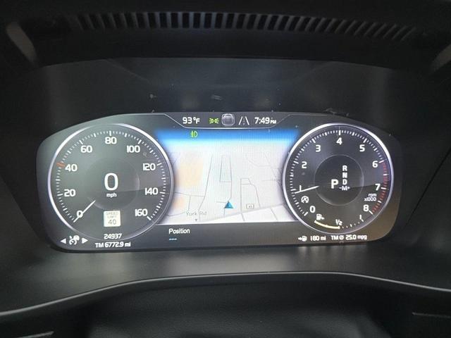 Photo of 2022 Thunder Gray Metallic Volvo XC40