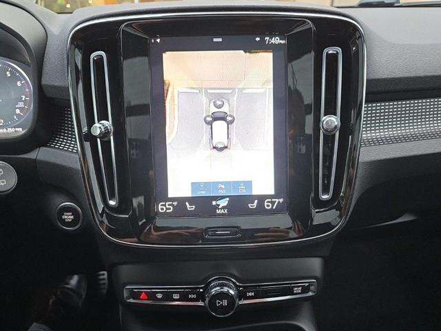 Photo of 2022 Thunder Gray Metallic Volvo XC40