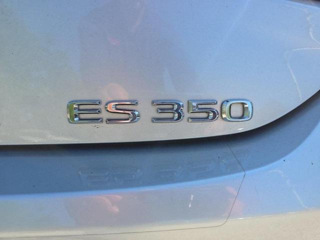 Photo of 2019 Silver Lexus ES 350