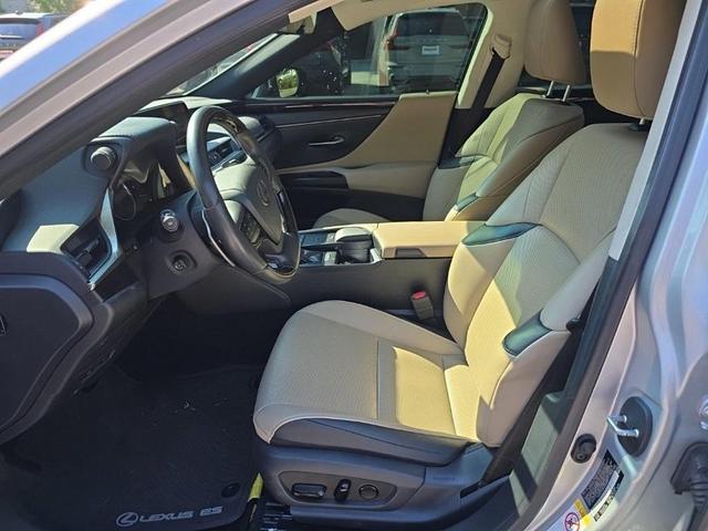 Photo of 2019 Silver Lexus ES 350