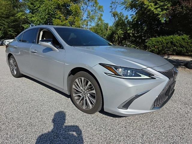 Photo of 2019 Silver Lexus ES 350