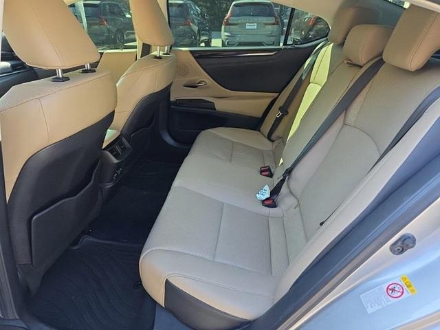 Photo of 2019 Silver Lexus ES 350