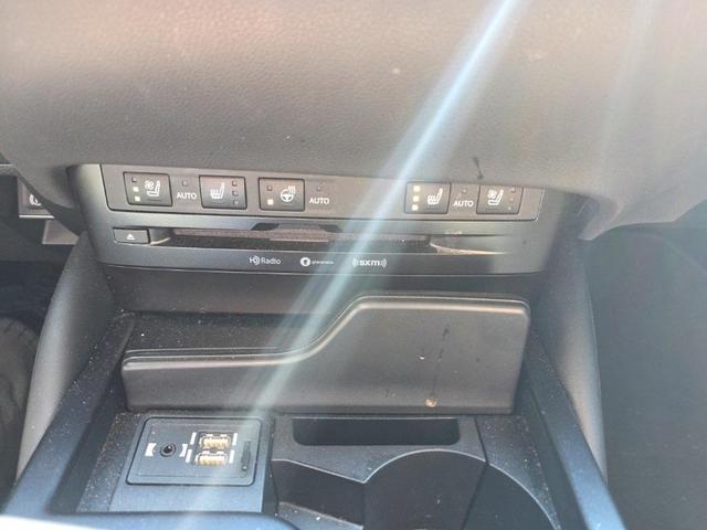Photo of 2019 Silver Lexus ES 350