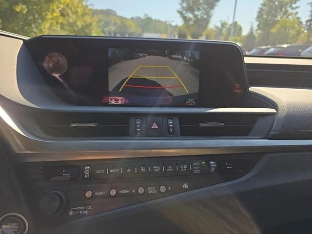 Photo of 2019 Silver Lexus ES 350