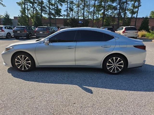 Photo of 2019 Silver Lexus ES 350