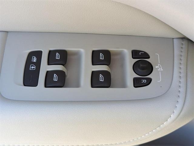 Photo of 2025 Blue Volvo XC60