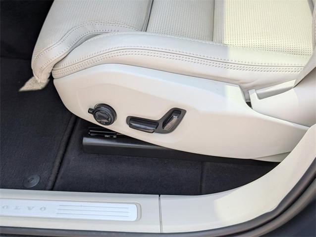 Photo of 2022 Denim Blue Metallic Volvo XC60