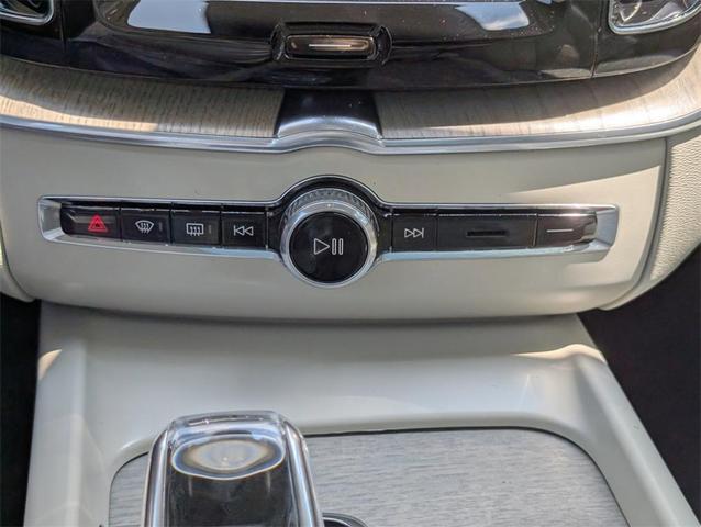 Photo of 2022 Denim Blue Metallic Volvo XC60