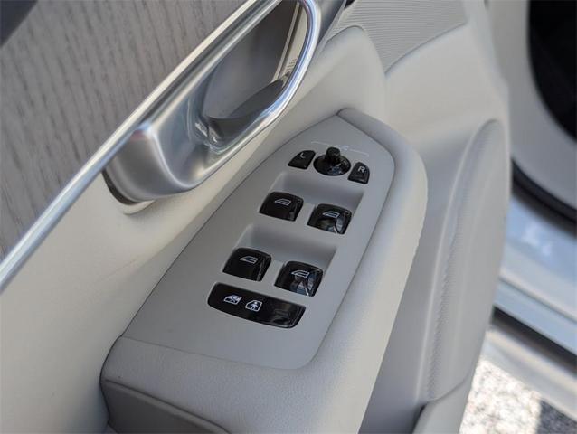 Photo of 2025 White Volvo XC90