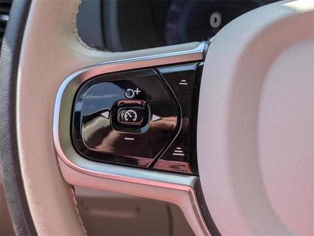 Photo of 2025 White Volvo XC90