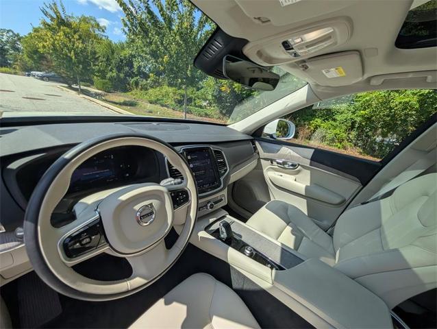 Photo of 2025 White Volvo XC90