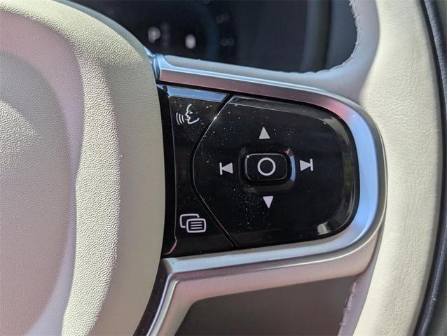 Photo of 2025 White Volvo XC90