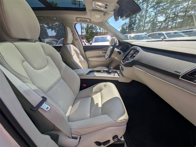 Photo of 2025 White Volvo XC90