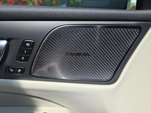 Photo of 2023 Denim Blue Volvo V60 Cross Country