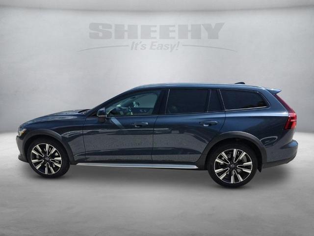Photo of 2023 Denim Blue Volvo V60 Cross Country