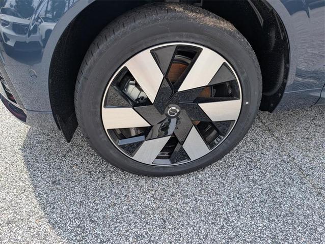 Photo of 2025 Blue Volvo XC60 Plug-In Hybrid
