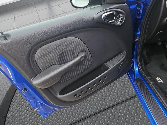Photo of 2003 blue Chrysler PT Cruiser