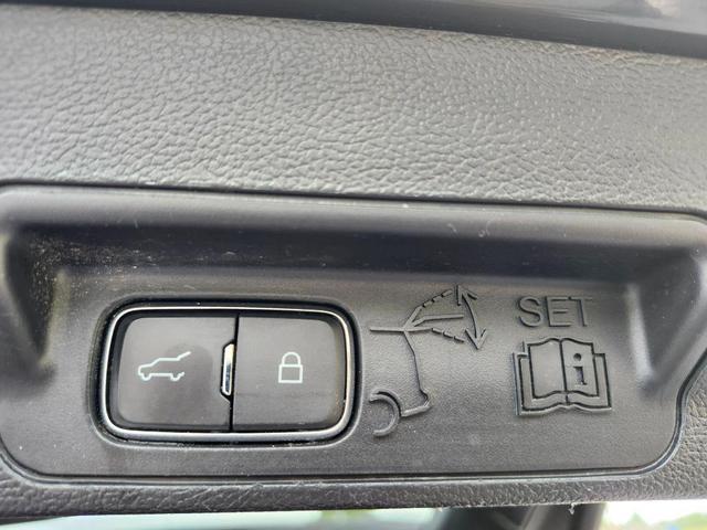 Photo of 2020 Agate Black Metallic Ford Explorer