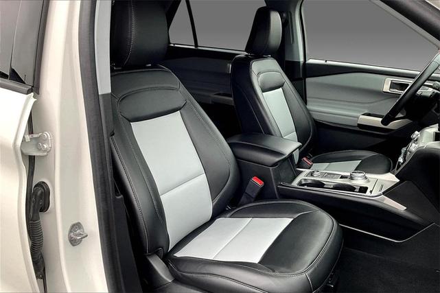 Photo of 2022 Star White Metallic Tri-Coat Ford Explorer