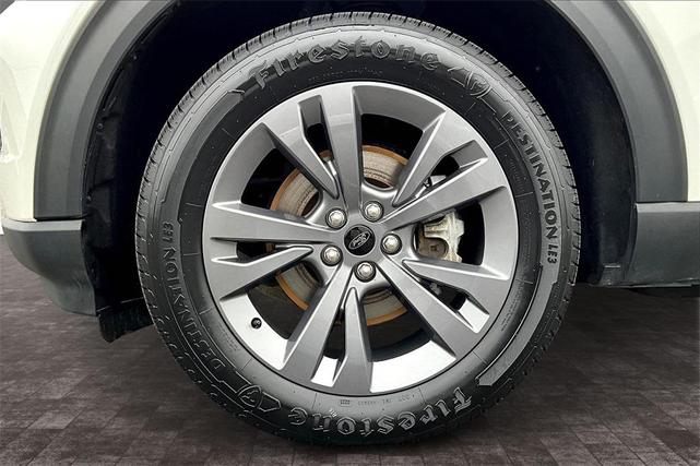 Photo of 2022 Star White Metallic Tri-Coat Ford Explorer