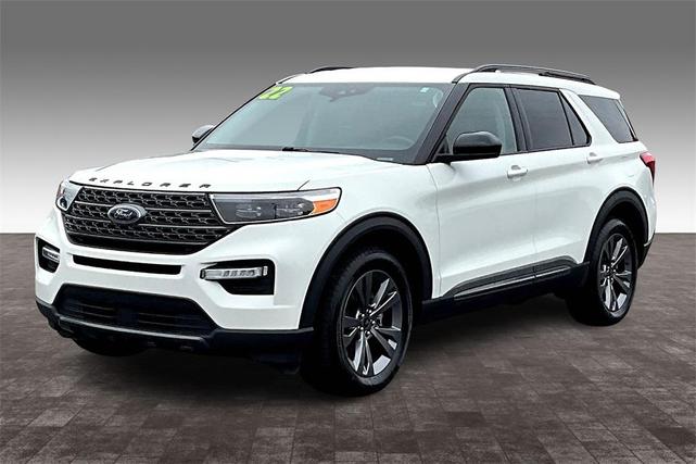 Photo of 2022 Star White Metallic Tri-Coat Ford Explorer