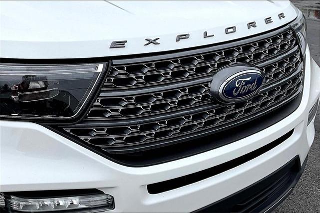 Photo of 2022 Star White Metallic Tri-Coat Ford Explorer