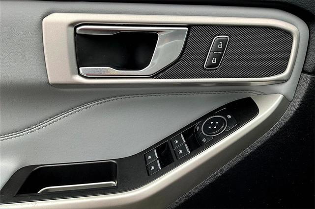 Photo of 2022 Star White Metallic Tri-Coat Ford Explorer