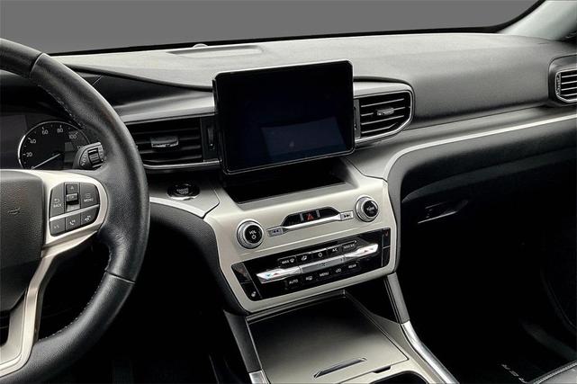 Photo of 2022 Star White Metallic Tri-Coat Ford Explorer