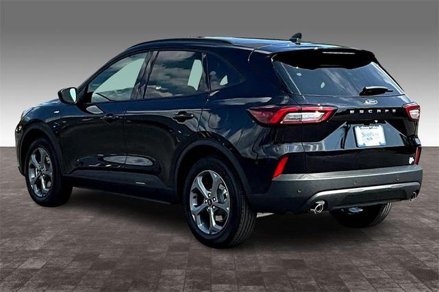 Photo of 2025 Agate Black Metallic Ford Escape