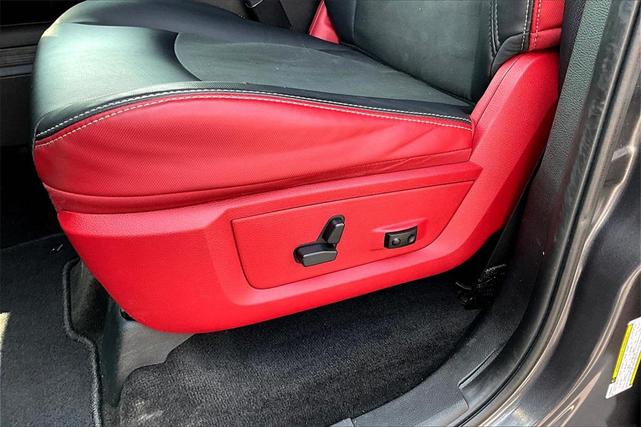 Photo of 2016 Granite Crystal Metallic Clearcoat RAM 1500