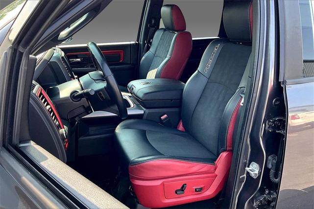 Photo of 2016 Granite Crystal Metallic Clearcoat RAM 1500