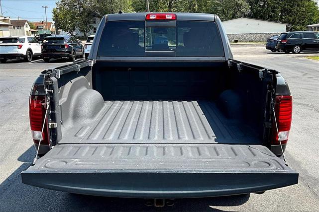 Photo of 2016 Granite Crystal Metallic Clearcoat RAM 1500