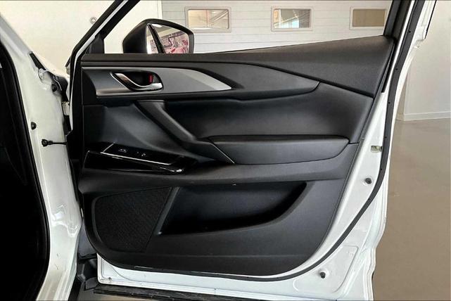 Photo of 2023 Snowflake White Pearl Mazda CX-9