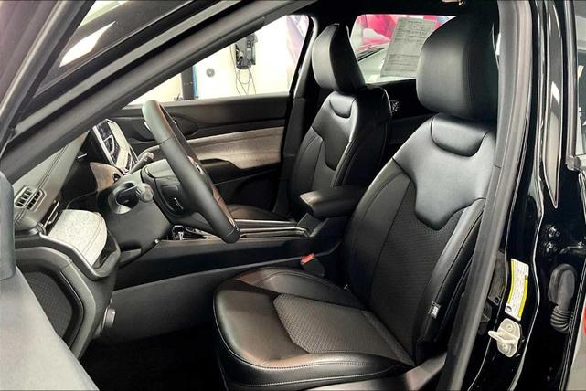 Photo of 2024 Diamond Black Jeep Compass