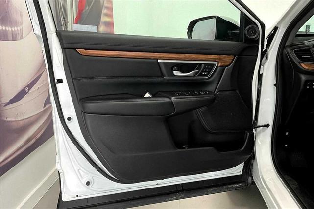 Photo of 2022 Platinum White Pearl Honda CR-V