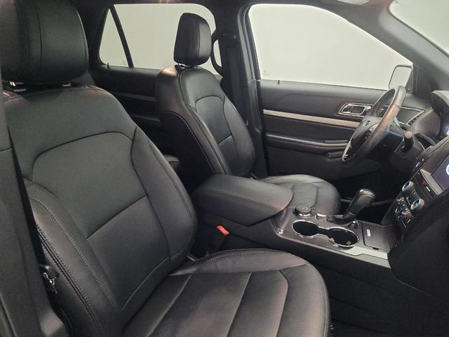 Photo of 2018 Shadow Black Ford Explorer