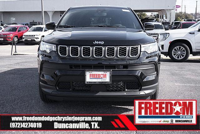 Photo of 2025 Diamond Black Crystal Pearlcoat Jeep Compass