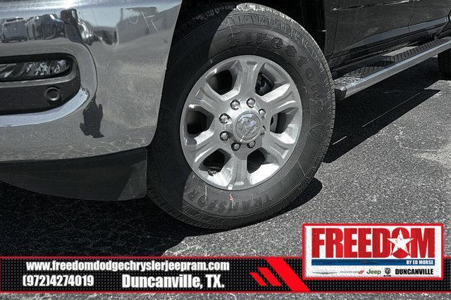 Photo of 2025 Diamond Black Crystal Pearlcoat RAM 2500