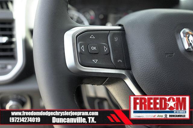 Photo of 2025 Diamond Black Crystal Pearlcoat RAM 2500