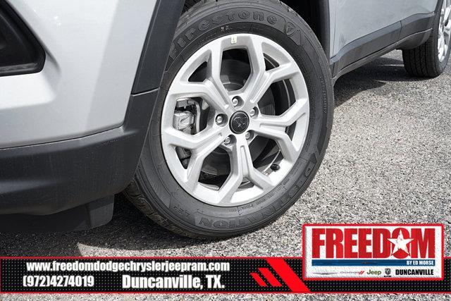 Photo of 2025 Silver Zynith Metallic Clearcoat Jeep Compass