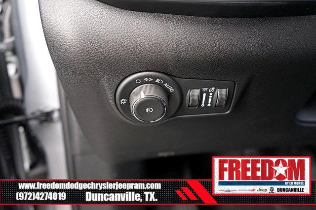 Photo of 2025 Silver Zynith Metallic Clearcoat Jeep Compass