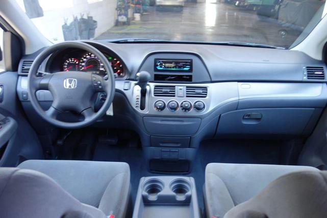 Photo of 2006 Silver Pearl Metallic Honda Odyssey