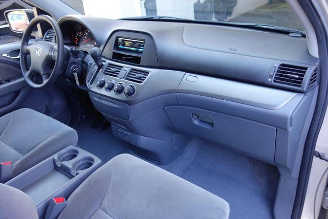 Photo of 2006 Silver Pearl Metallic Honda Odyssey