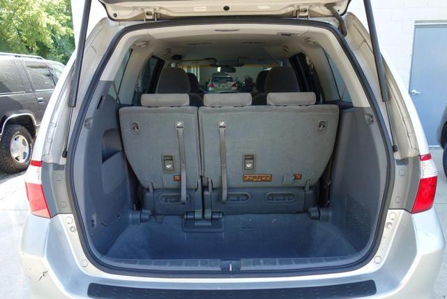 Photo of 2006 Silver Pearl Metallic Honda Odyssey