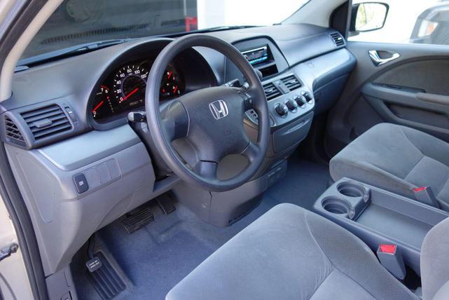 Photo of 2006 Silver Pearl Metallic Honda Odyssey