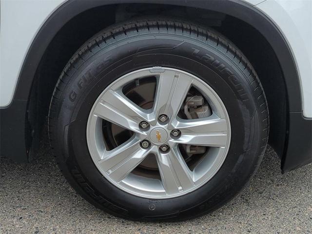 Photo of 2021 Summit White Chevrolet Trax