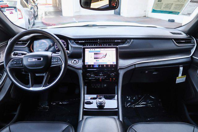 Photo of 2024 Bright White Clearcoat Jeep Grand Cherokee L