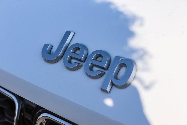Photo of 2024 Bright White Clearcoat Jeep Grand Cherokee L