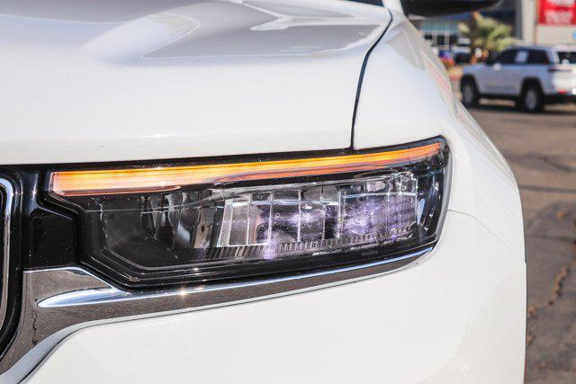 Photo of 2024 Bright White Clearcoat Jeep Grand Cherokee L