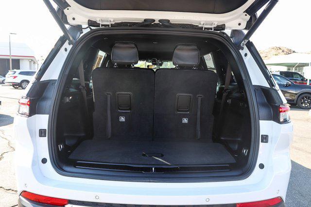 Photo of 2024 Bright White Clearcoat Jeep Grand Cherokee L